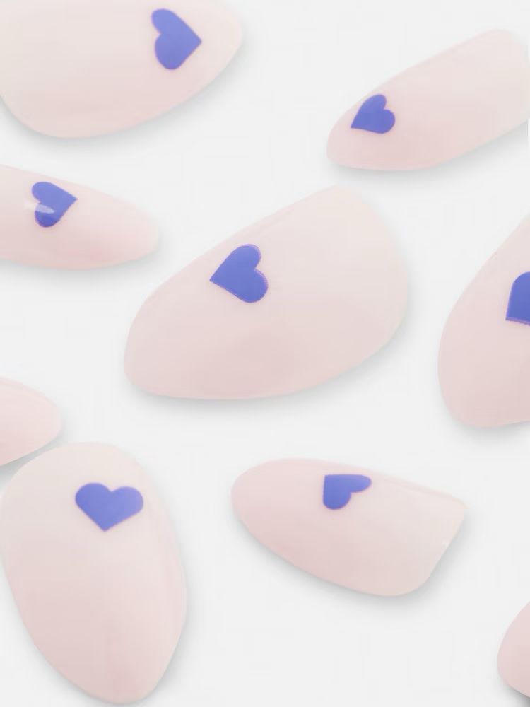 Almond Gloss Nails - Heart Design